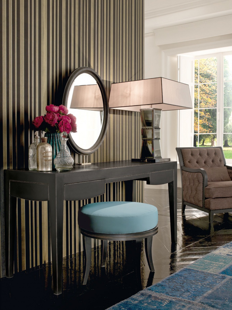 Dressing table, Spini