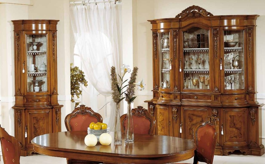 Showcase 3-door in the finish from Radici, CP Mobili