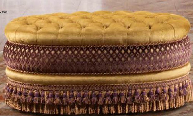 Oval pouf Goya, Lunardelli