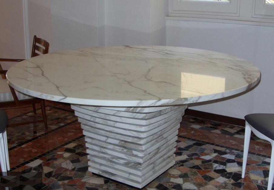 The Palermo dining table, Emmemobili