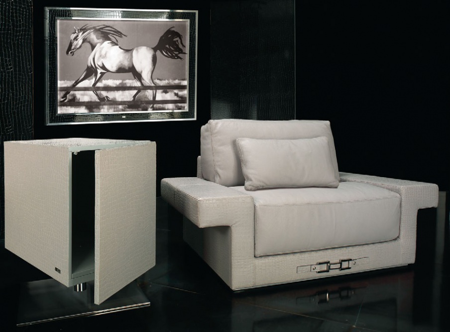 Dresser rotating in the leather Kube, Formitalia