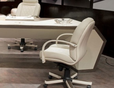 The chair is working on a frame of carbon fiber Suzuka, Formitalia (chair on wheels)