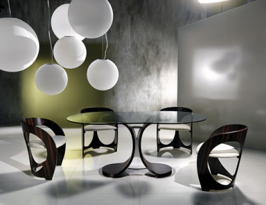 The MISTRAL dining table, Carpanelli