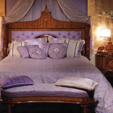 Bed Maggiolini Style