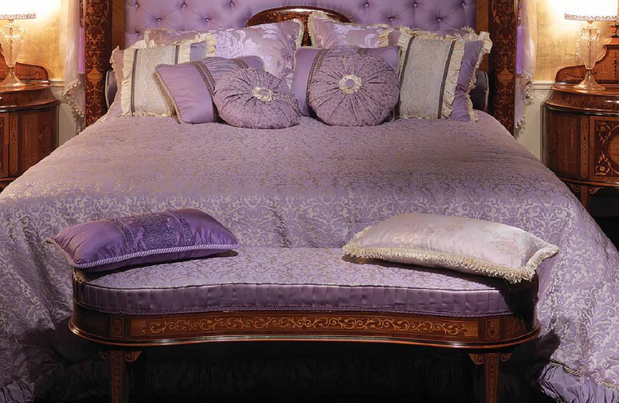 Bedside bench on a frame of natural wood Maggiolini Style, Ezio Bellotti