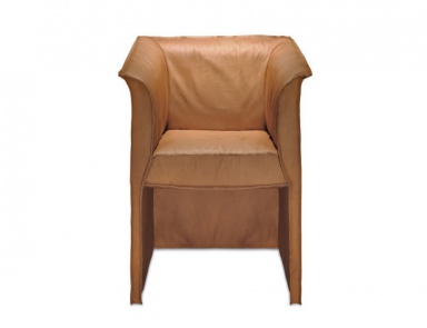 Armchair in leather case Parentesi, Frag