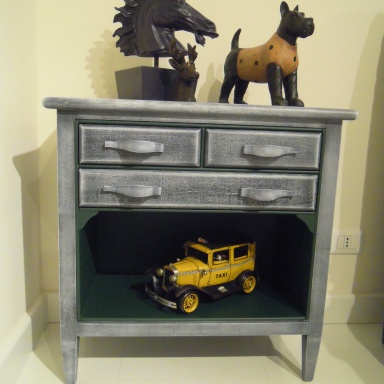 The bedside table 723