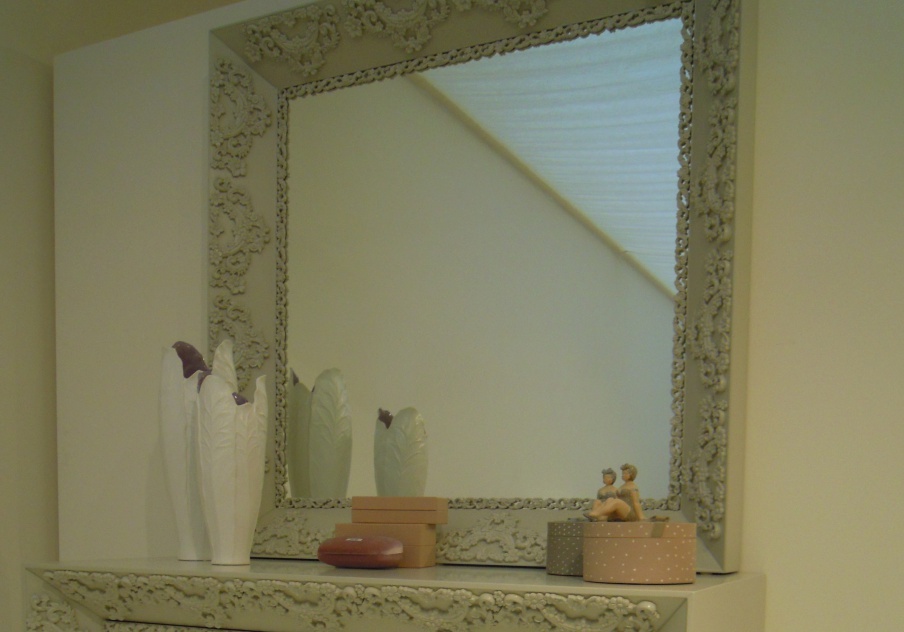 Mirror, framed in solid wood 45?, Halley