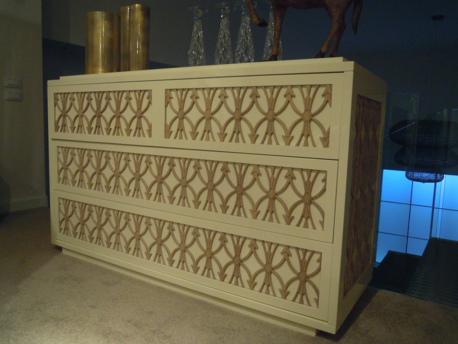 A chest of drawers with carvings of oak, Halley 