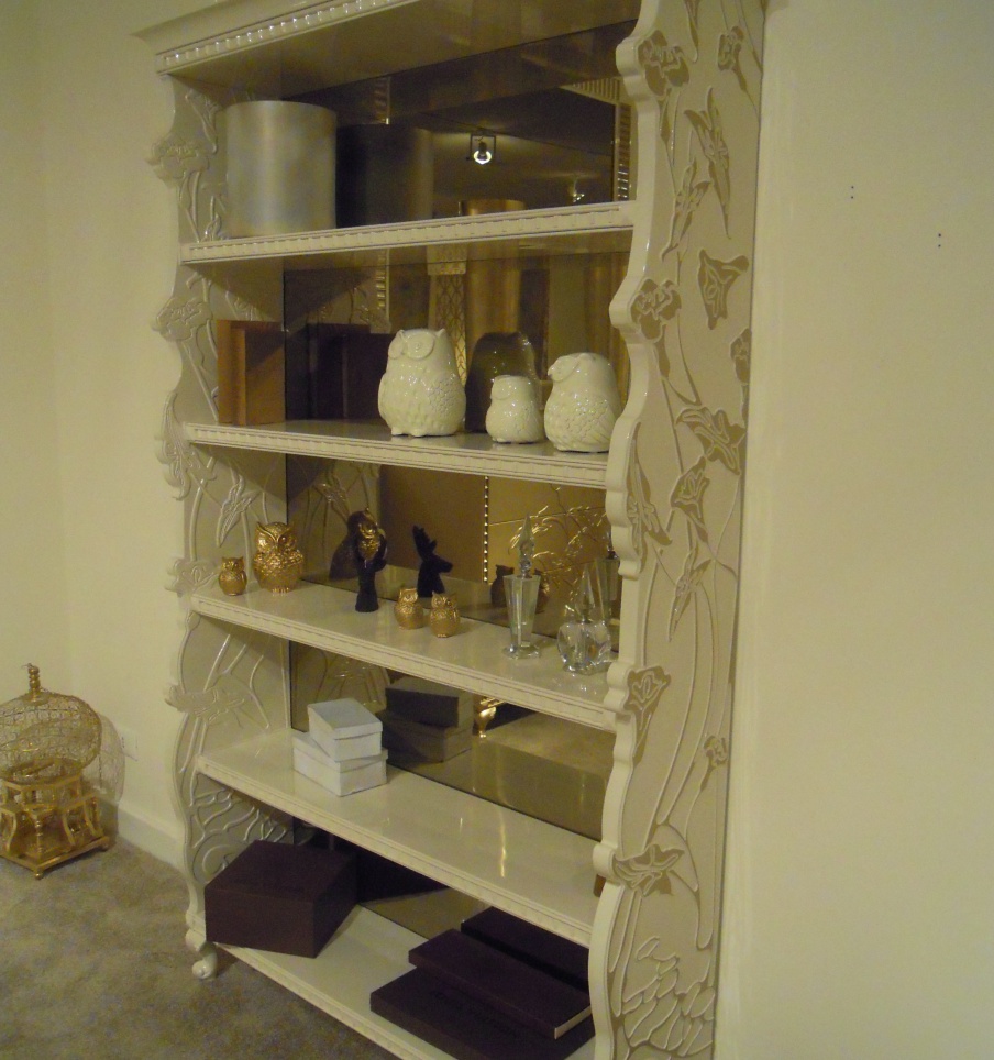 Shelf with raised sidewalls, Halley