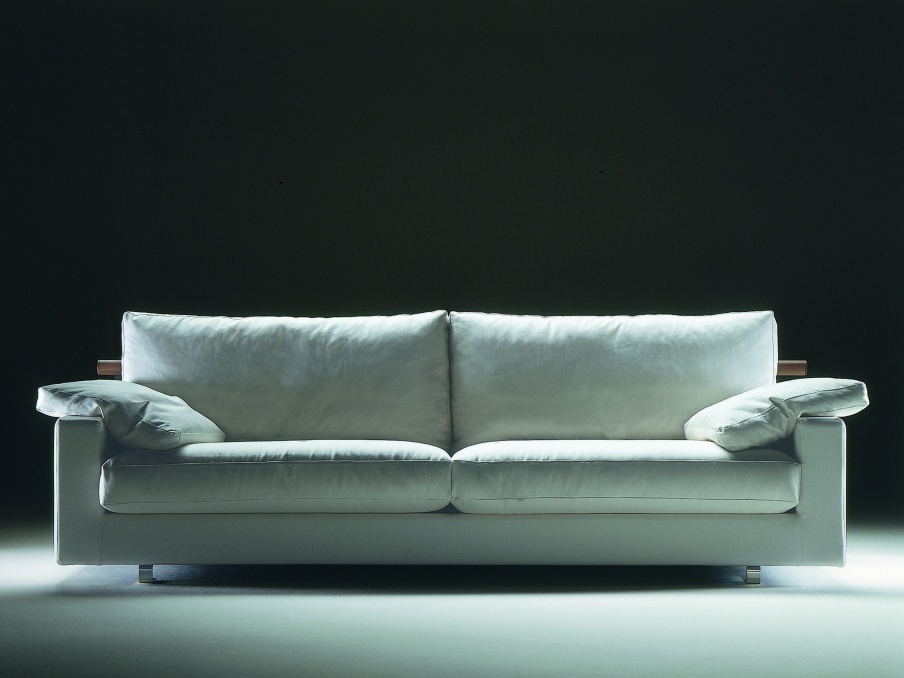 Double sofa on a frame of wood with leather or fabric upholstery Patrik Flexform