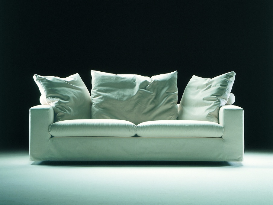 Sofa on a metal frame upholstered in leather or fabric Poggiolungo, Flexform