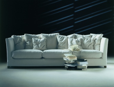 Sofa on a frame of wood covered with leather or fabric Victor Flexform