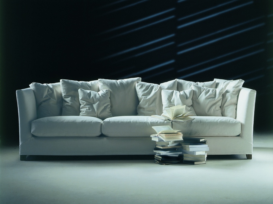 Sofa on a frame of wood covered with leather or fabric Victor Flexform