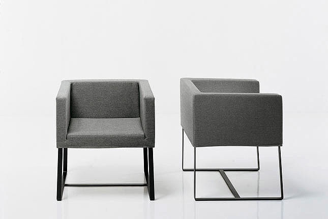 The small armchair on a metal frame, Neida - features tisettanta furnishings
