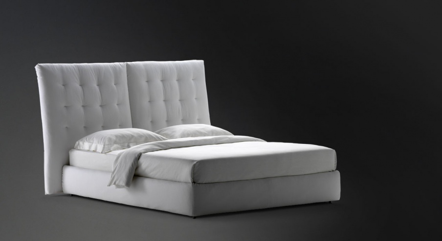 Double bed upholstered in leather or fabric Angle, Flou