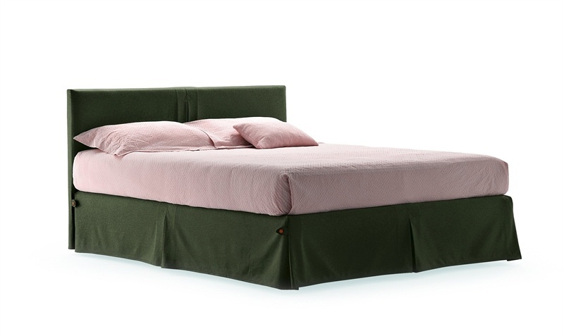 The bed is upholstered in wool or cloth, Bed-Wear, Flou