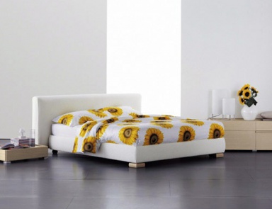 Bed upholstered in leather or fabric Levanzo, Flou