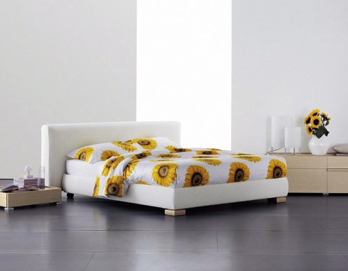 Bed upholstered in leather or fabric Levanzo, Flou