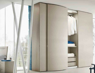 Wardrobe-slider with a semi-circular line of the facade in the finishing varnish Anta liscia, Serenissima