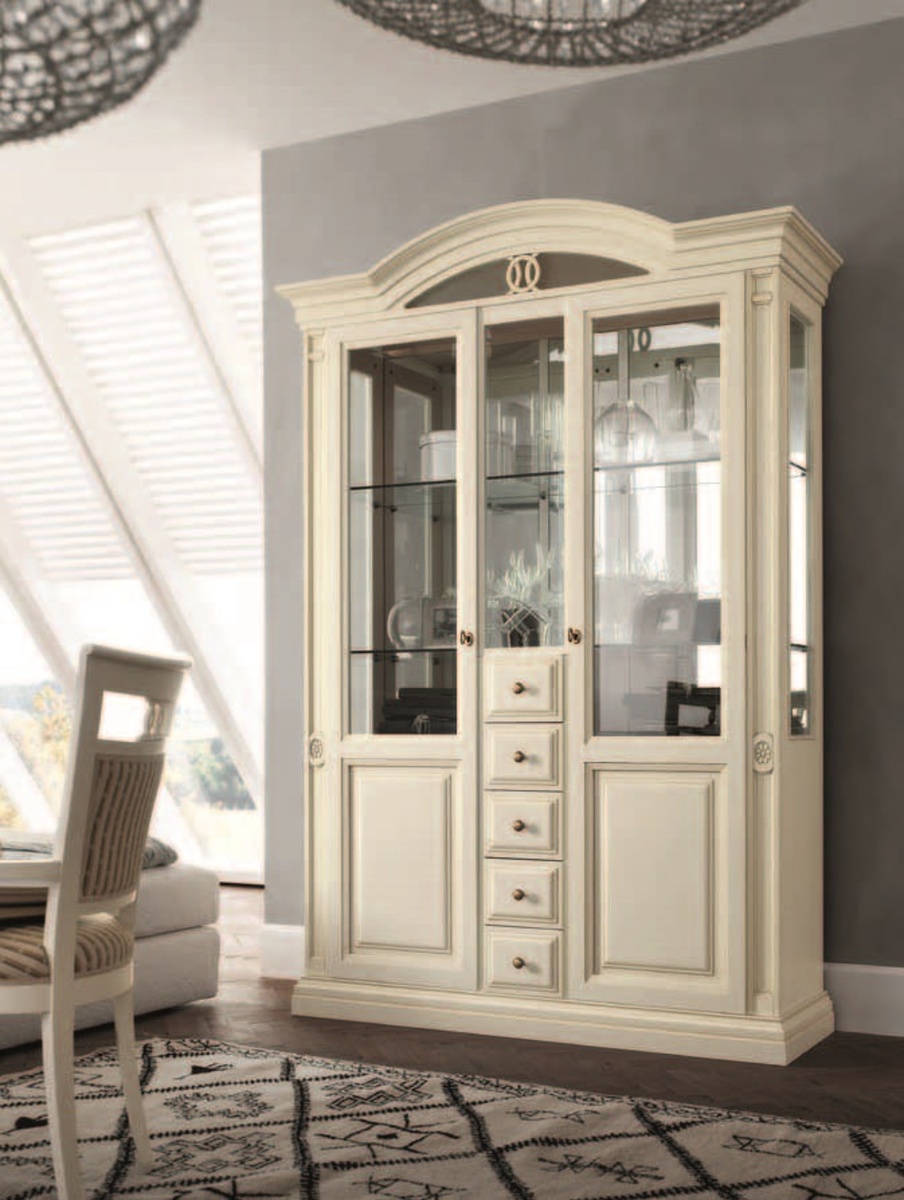 Showcase with internal lighting Nabucco, Maronese