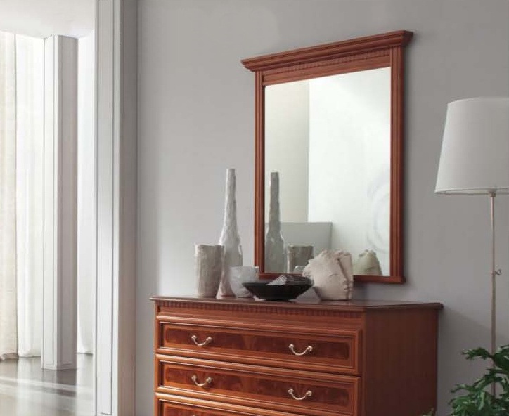 The mirror in the classic style of Giotto, Maronese