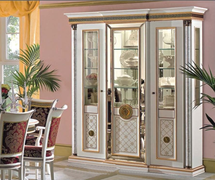 Showcase a three-door Zeus, Maronese