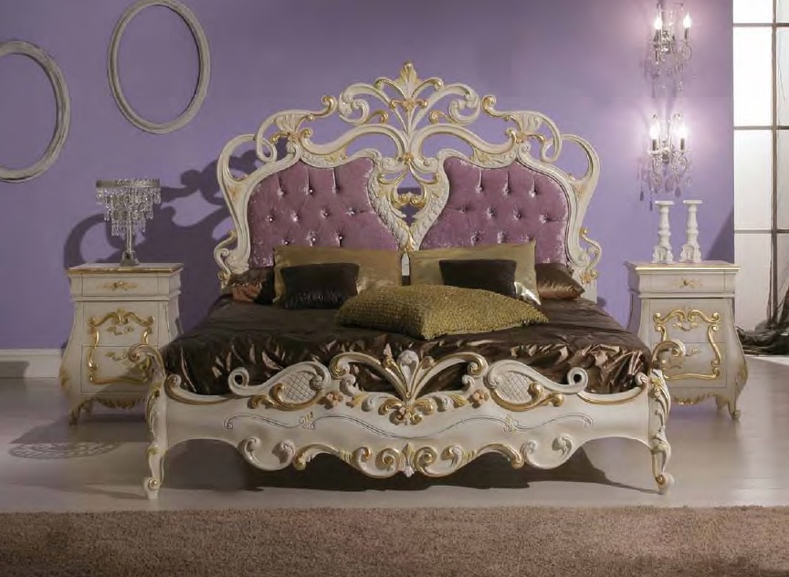 Bed with tall carved headboard in the finishing of textiles Isabel