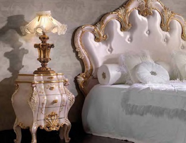 Dresser in Baroque carving with Marie Claire, Arve Style