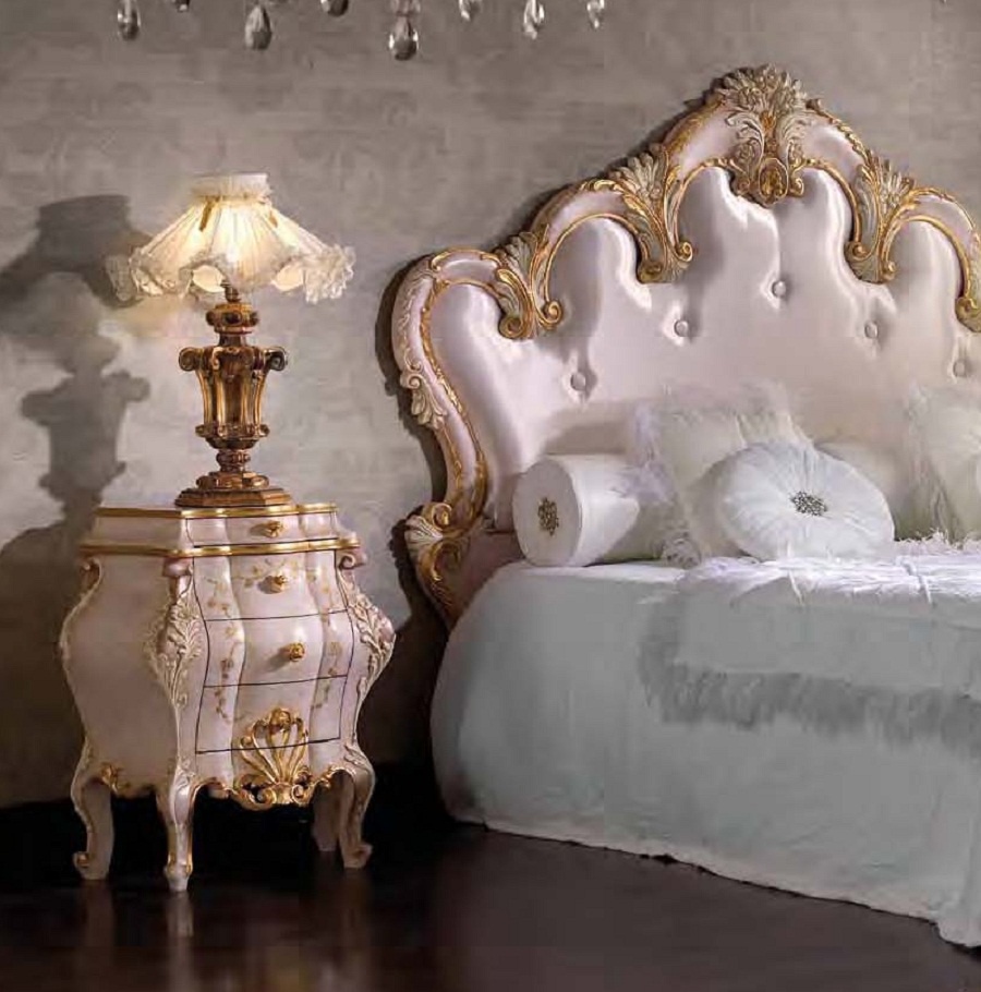 Dresser in Baroque carving with Marie Claire, Arve Style