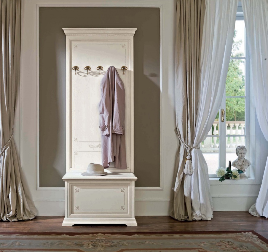 Hanger made of wood Afrodita, Maronese