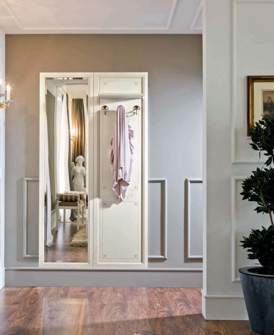 Hanger with shelf Afrodita, Maronese