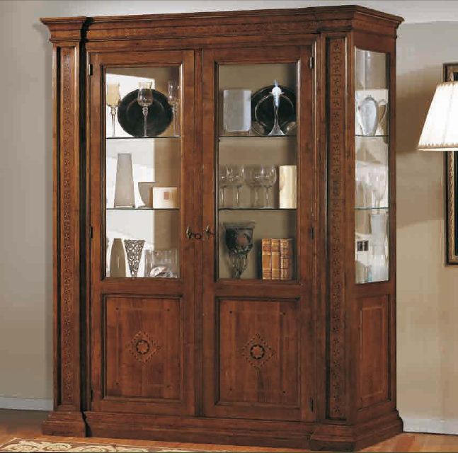 Two-door showcase with inlaid Tiziano, Arve Style