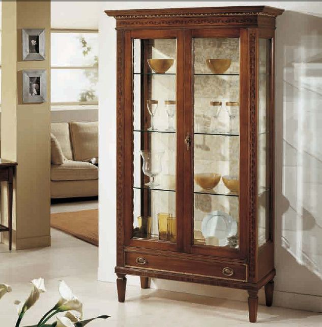 Showcase with two doors on tapered legs Siviglia, Arve Style