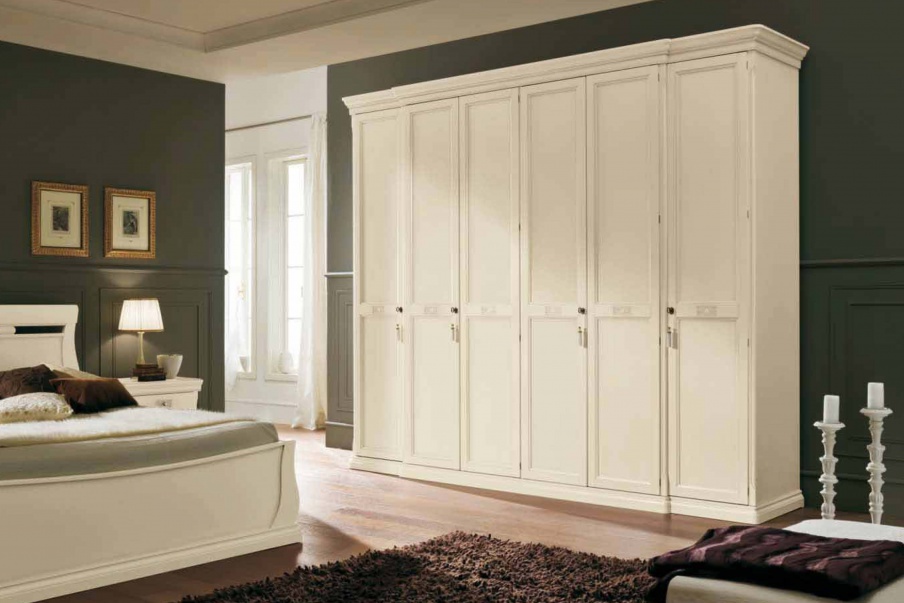 Wardrobe with decorative trim Venere, Maronese