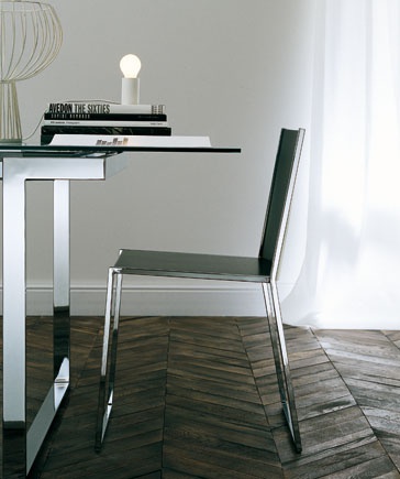 The chair legs on the skids, BETTINA - JESSE