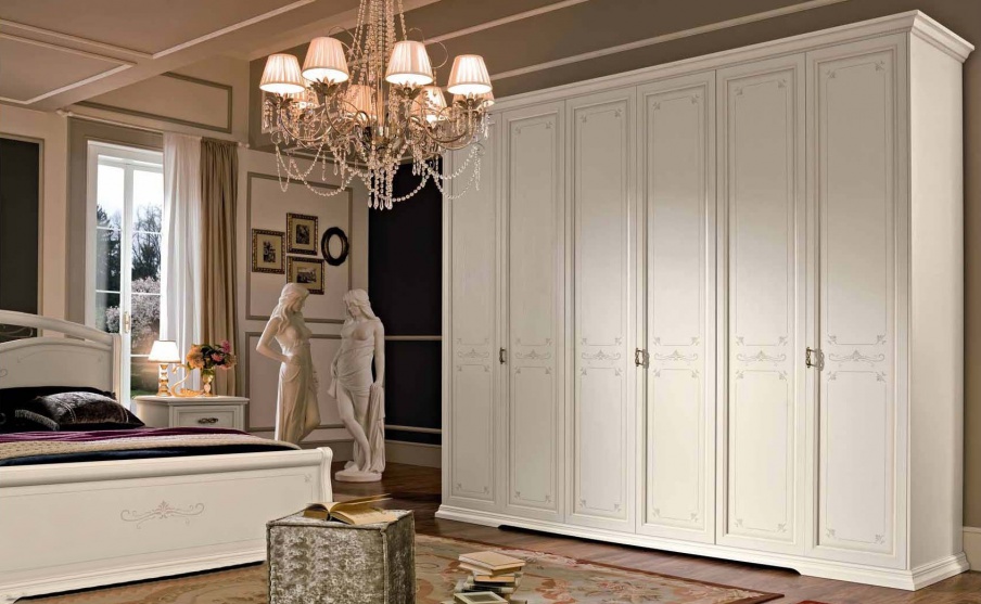 Wardrobe with a decorative pattern Afrodita, Maronese