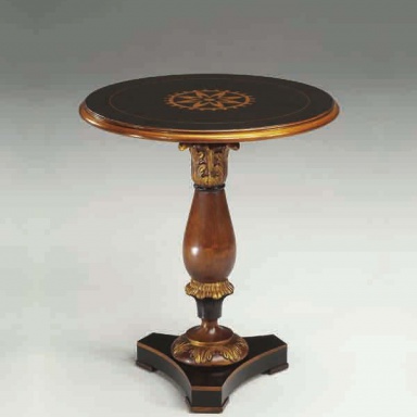 Table pridivannogo Nero