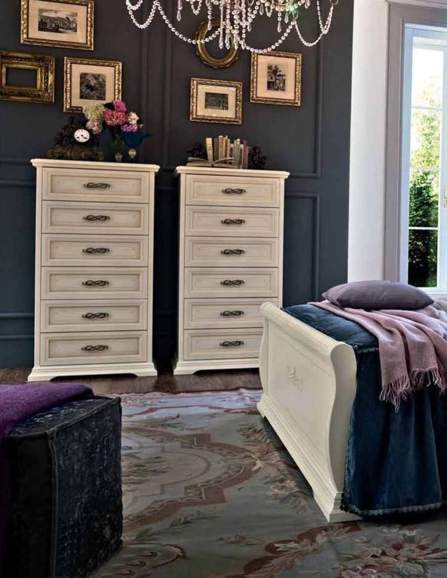 Chest high Afrodita, Maronese