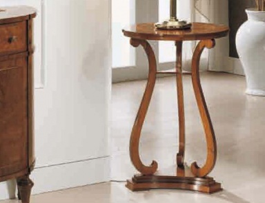 Pridivannogo table on figured legs with triangular base Silvio, Arve Style