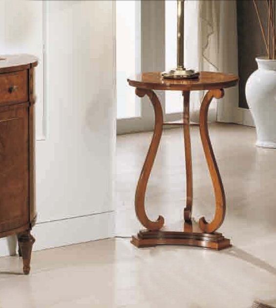 Pridivannogo table on figured legs with triangular base Silvio, Arve Style