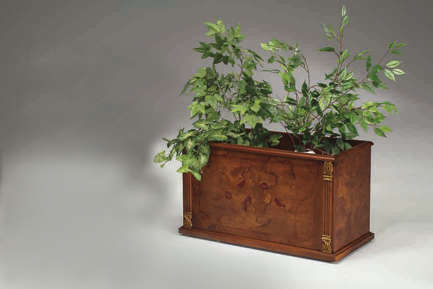 Flower pot with carvings in gilt Canaletto, Arve Style