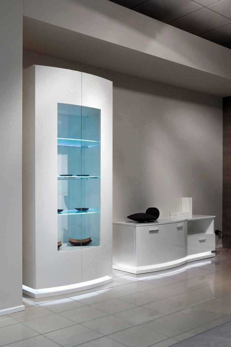 Showcase with internal excellent lighting tool Brio, Maronese