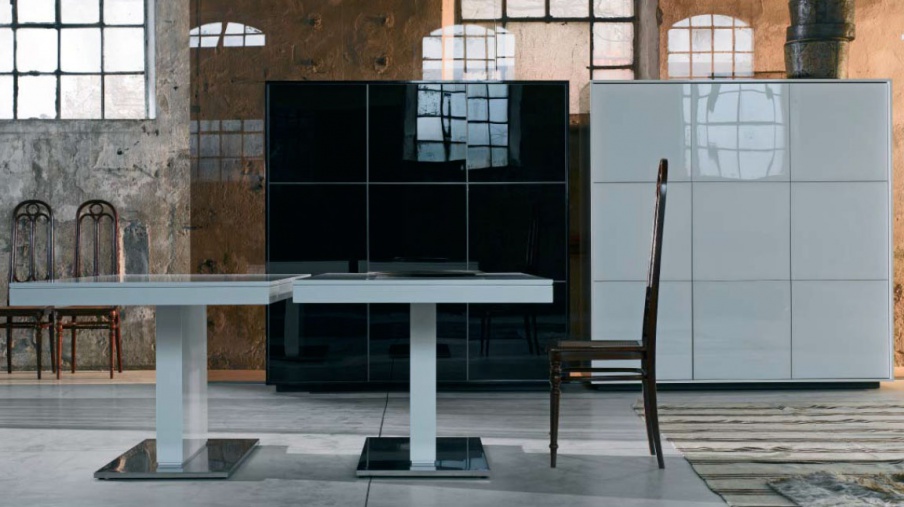 Wardrobe with hinged doors, chassis - features tisettanta furnishings