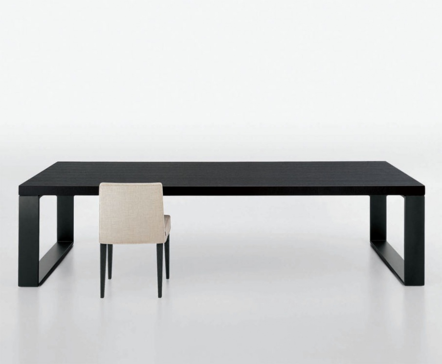 Dining table with legs in polished metal, Vittorio -features tisettanta furnishings