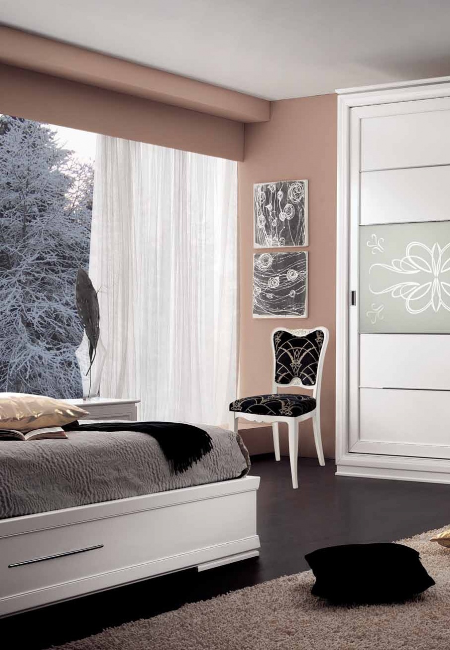 Chair in neo-classical style in white lacquer Sogni, Arve Style