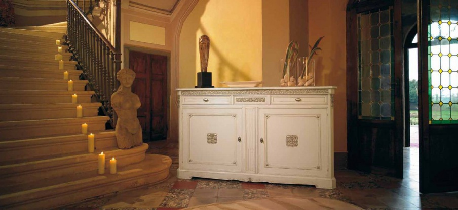 The buffet at the massive base in white lacquer Villa, Arve Style