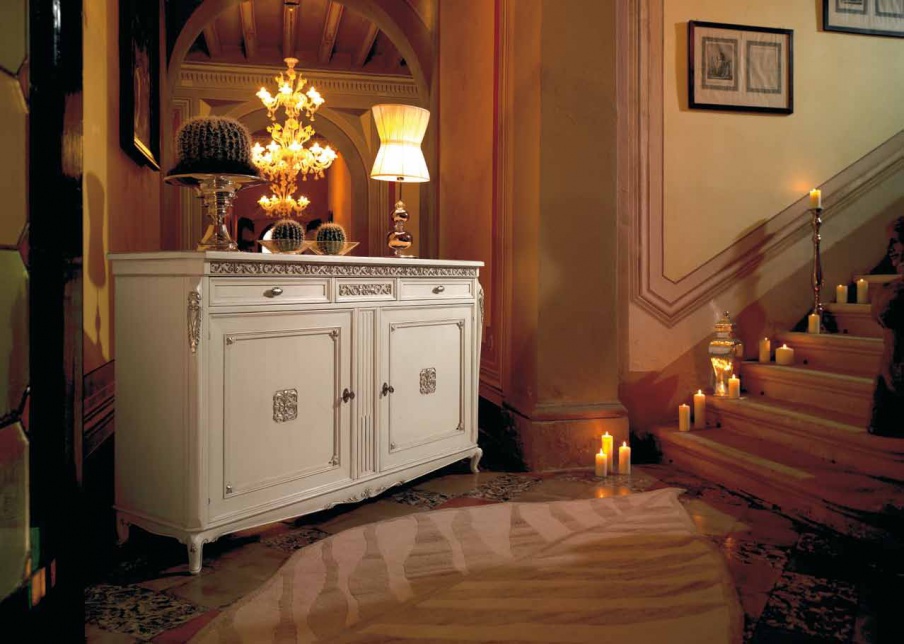 Buffet in white lacquer on carved legs Villa, Arve Style