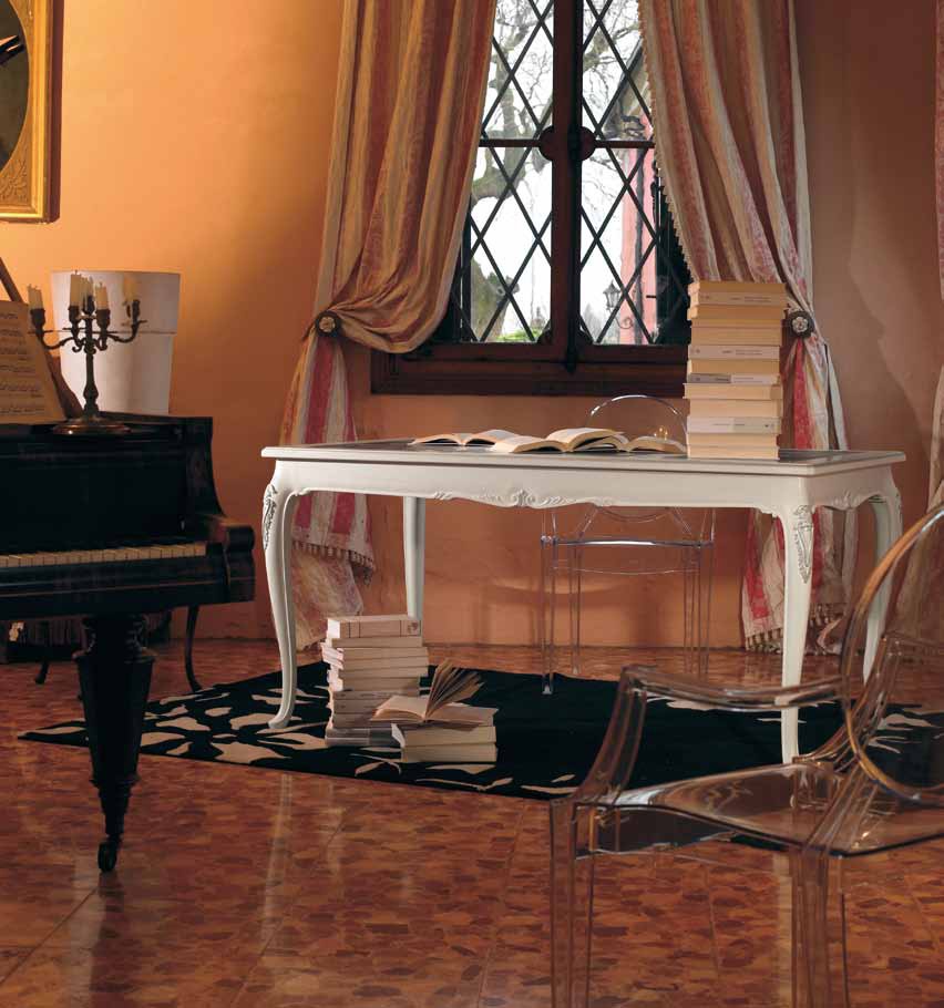 Desk in white lacquer on figured legs Villa, Arve Style