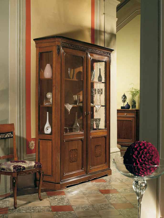 Showcase 2-x wing in walnut with inlay Villa, Arve Style